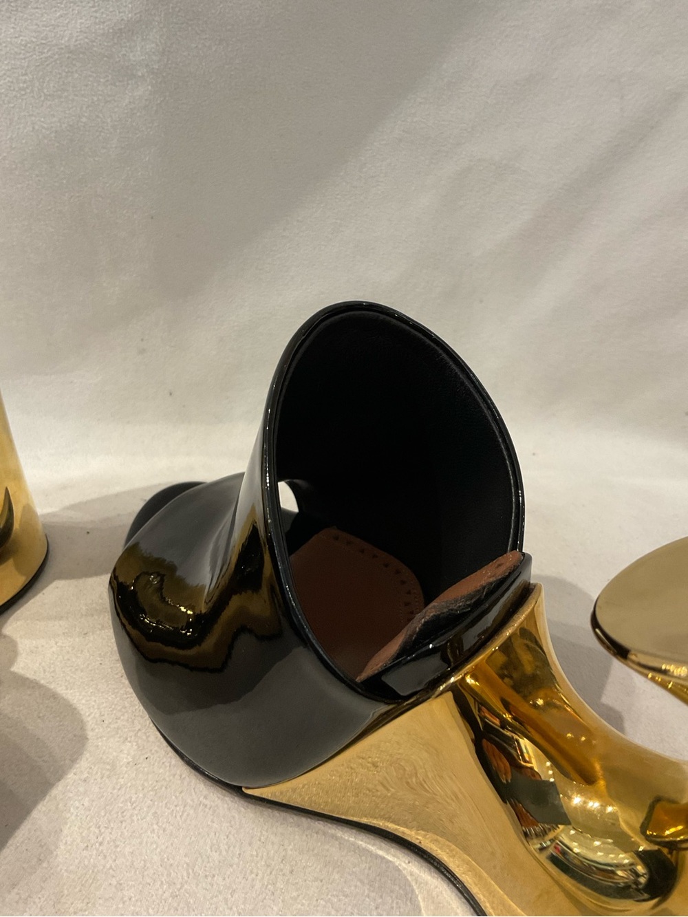 Alaïa La Sculpture Black Patent Leather Mules with Gold Sculptural Heels - Picture 7 of 9